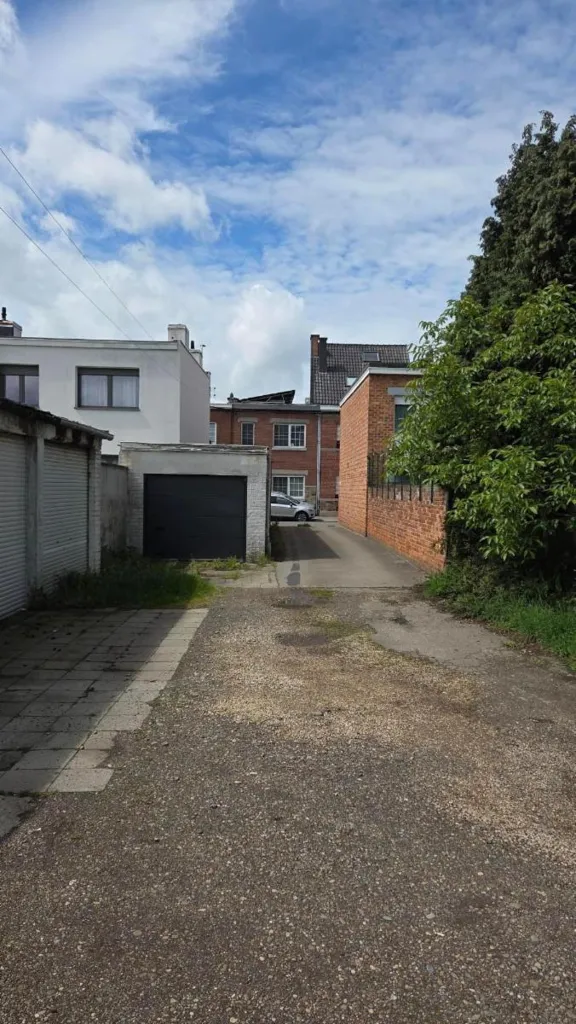 Välivaade - Secure Garage with Shared Facilities in Residential Zone