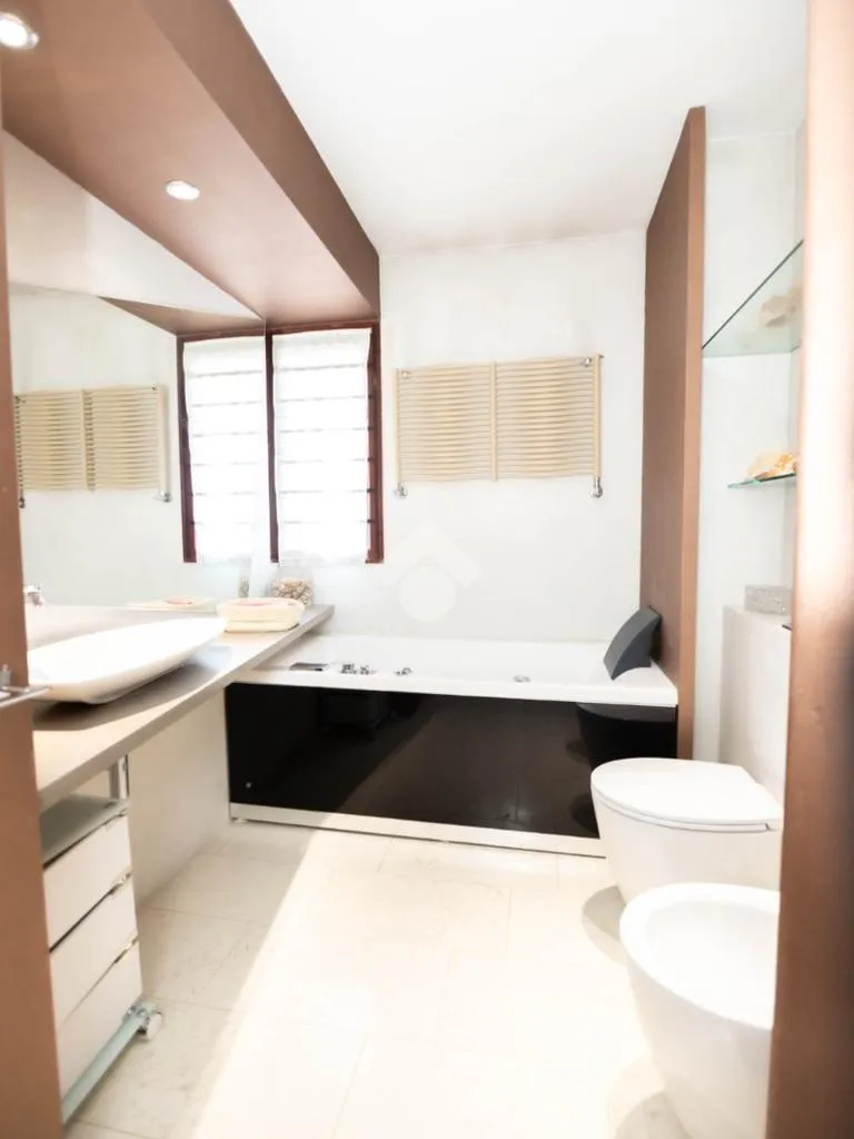 Bagni - Luxury Penthouse with Private Elevator in Basiglio