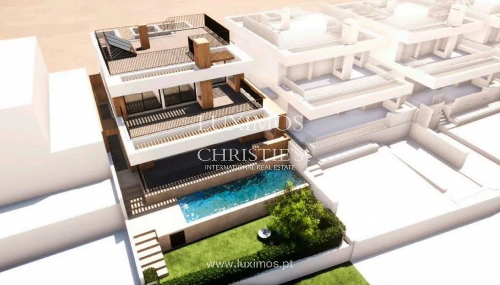 4-Bedroom Villa with Private Pool in Quarteira