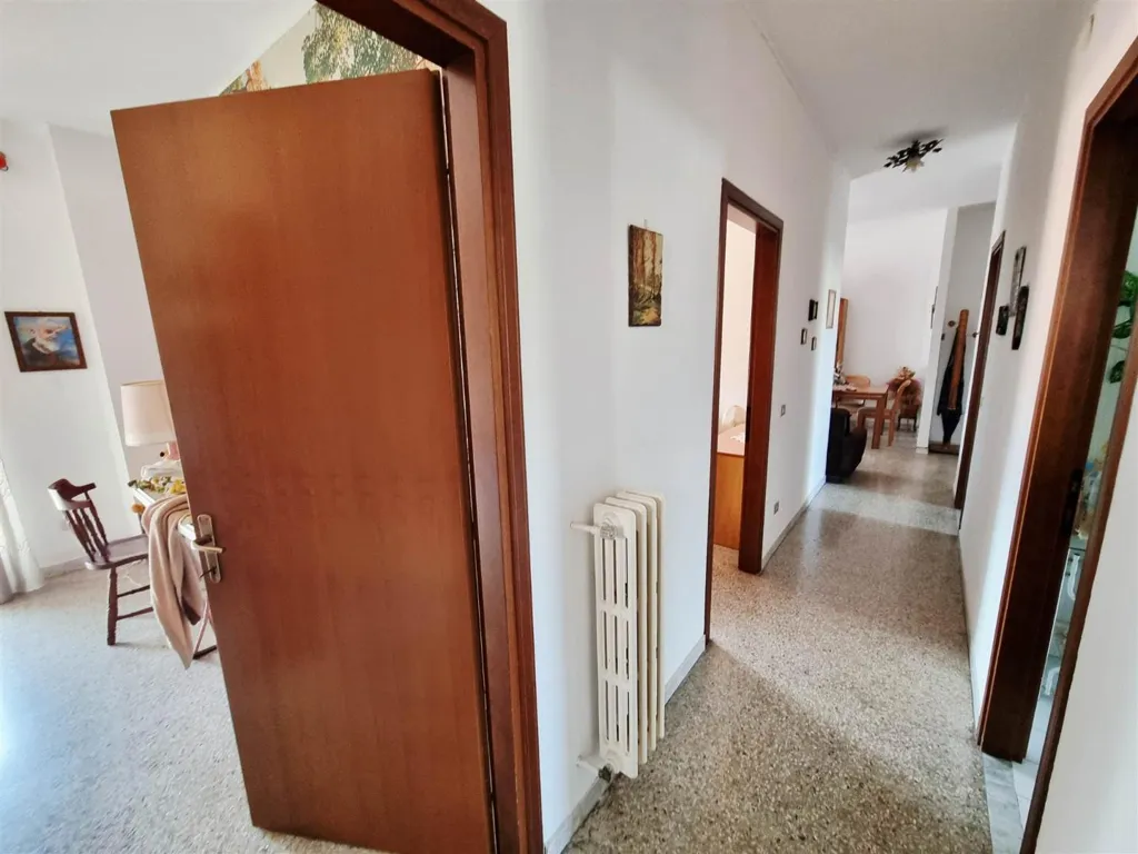 Esik - Apartment with Balcony in Central Montefalcione