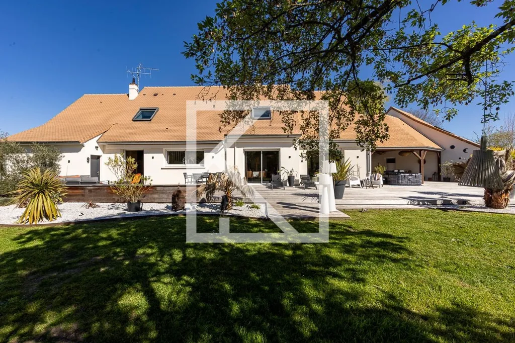 Aed - Luxury House with Large Terrace in Le Mans