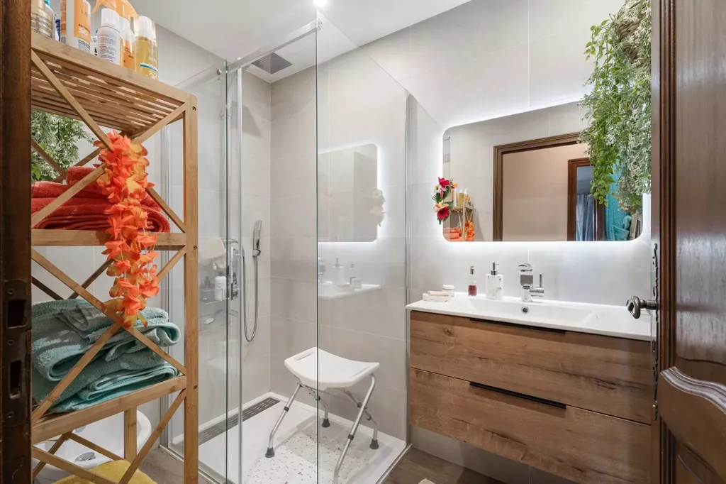 Bathrooms - Villa with Sea View in Grasse