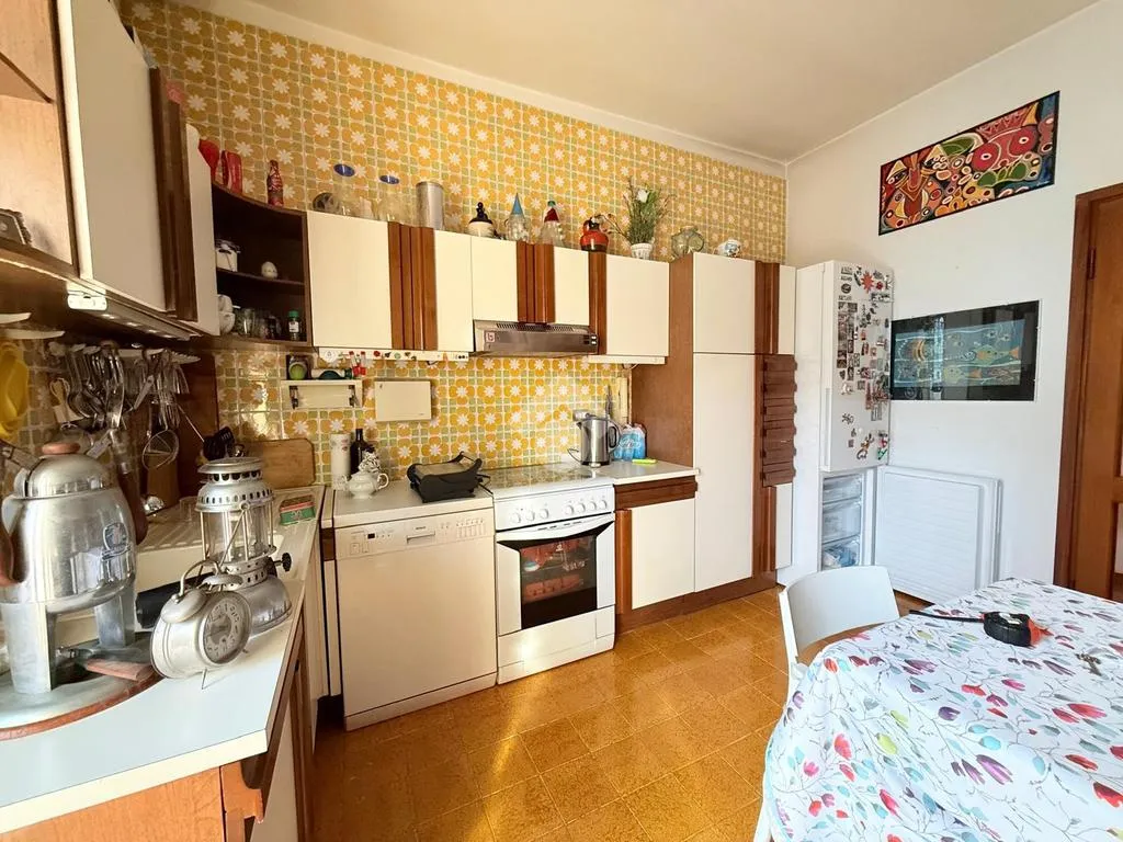 Cuisine - Apartment with Balcony and Garden in Brescia