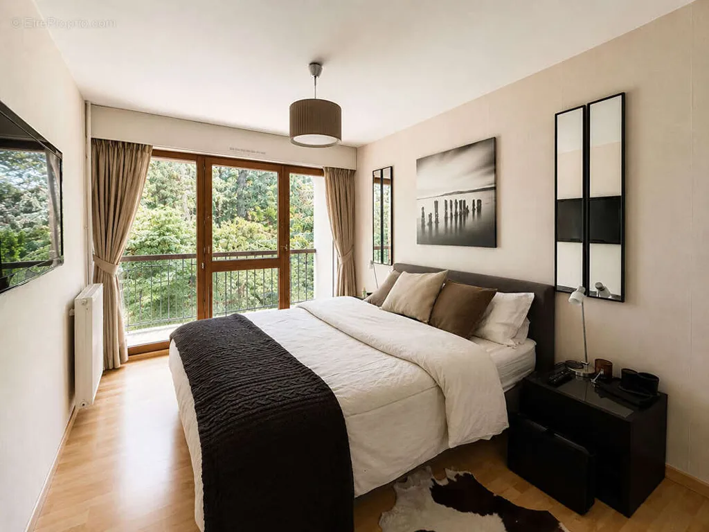 Magamistoad - 3-Bed Apartment with Balcony in Montgeron