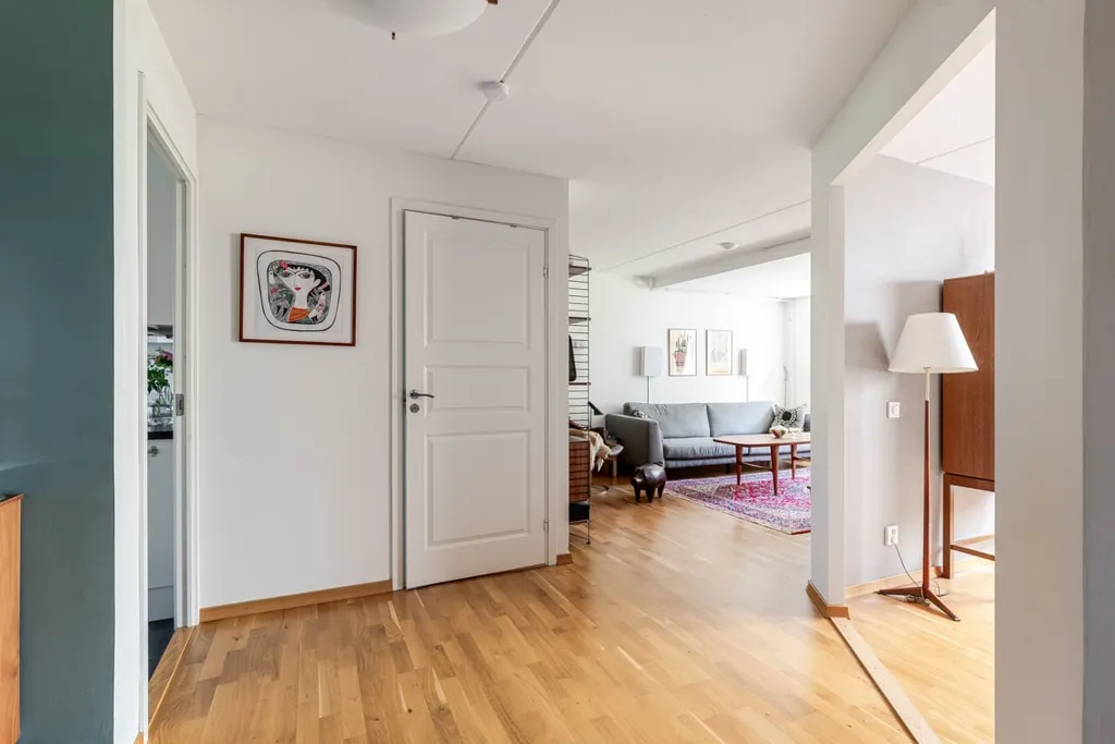 Hallway - Terraced House with Garden in Almby