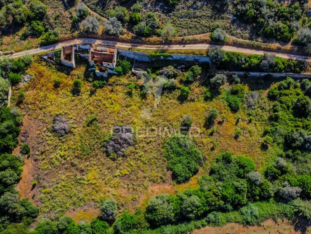 Õhuvaade - Ruined Property with Large Plot in Alcantarilha