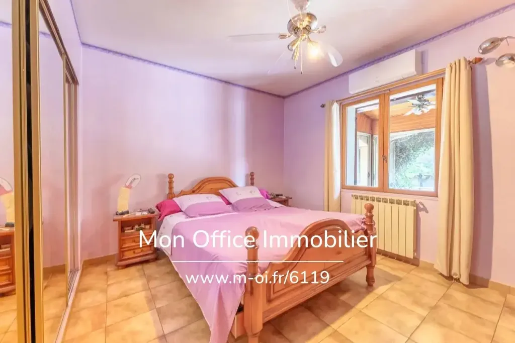 Chambres - Villa avec Piscine et Appartement Indépendant à Sausset-les-Pins