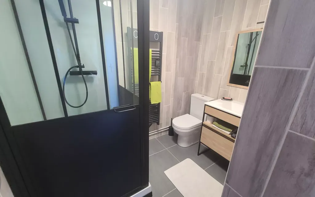 Salles de bain - Maison d'Architecte avec Terrasse à Château-Thierry