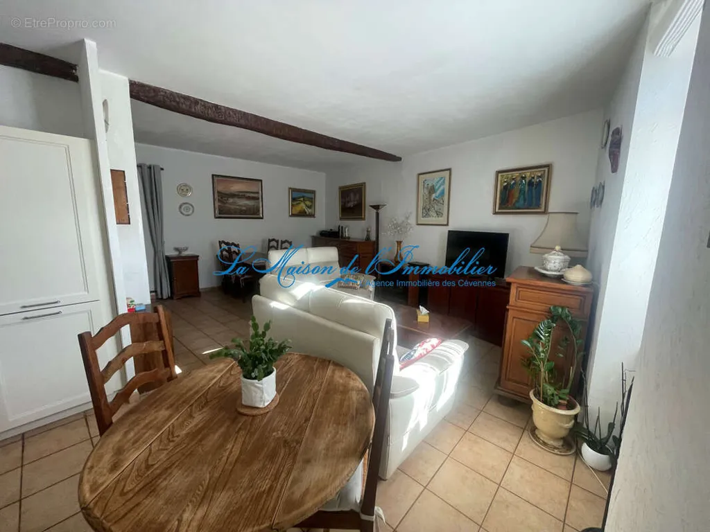 Söögituba - Renovated 3-Bed Flat with Balcony in Anduze