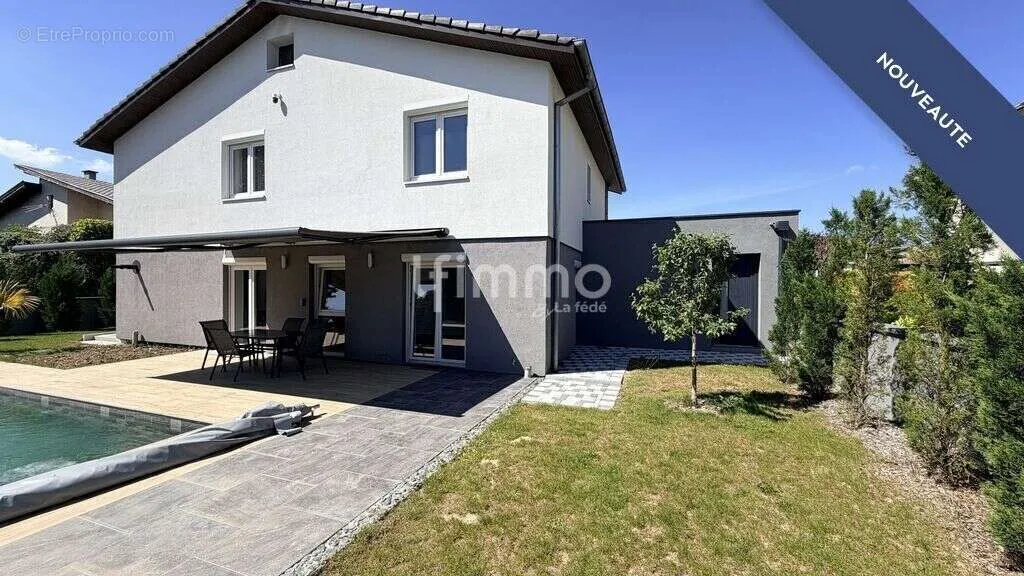 Extérieur - Maison Moderne avec Piscine à Wittenheim