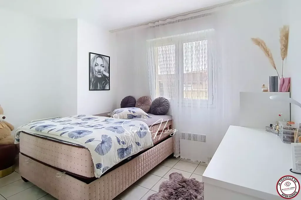 Bedrooms - Four-Bedroom House with Garden in Libourne