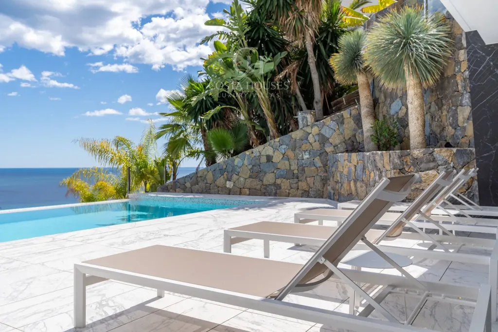 Bassein - Contemporary Villa with Seafront Views in Jávea