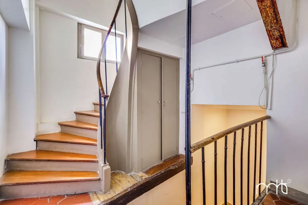 Pièces - Studio avec Cour Arborée à Paris-5e