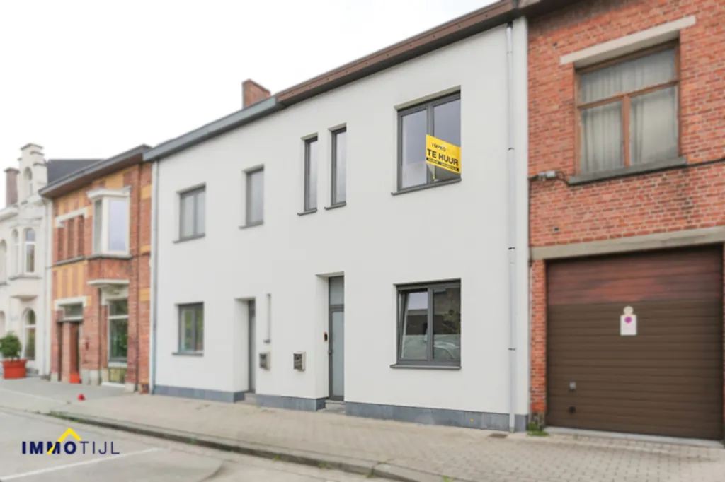 Extérieur - Maison Rénovée avec Espace de Rangement à Dendermonde