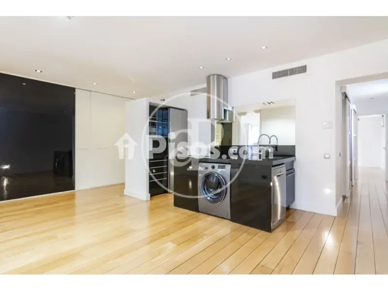 Kitchen - Modern Apartment with Balcony Views in Madrid Centre