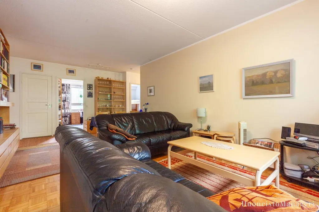 Living Room - Spacious 3-Bedroom Flat with Balcony in Olari, Espoo