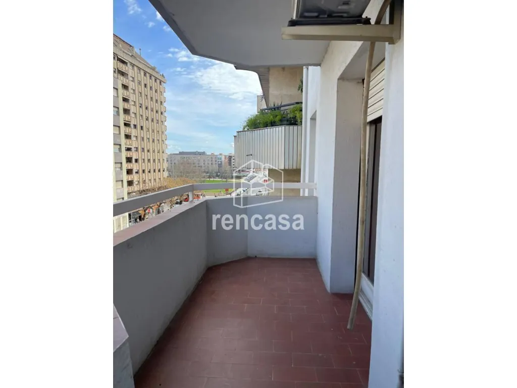 Rõdu - Spacious Flat with Balcony in Instituts