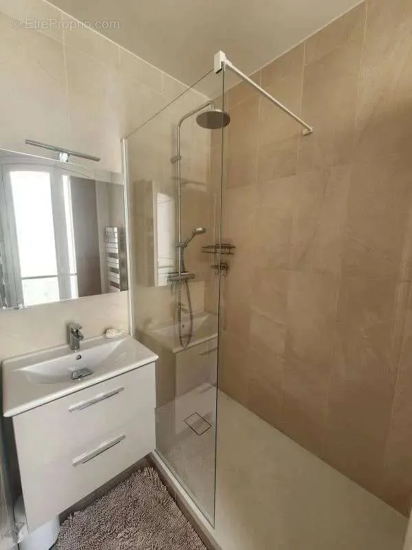 Bagni - Characterful 2-Bedroom in Le Marais, Paris