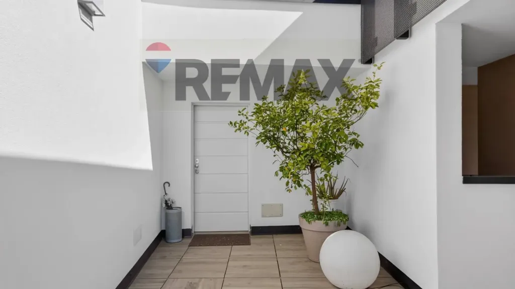hallway_entrance