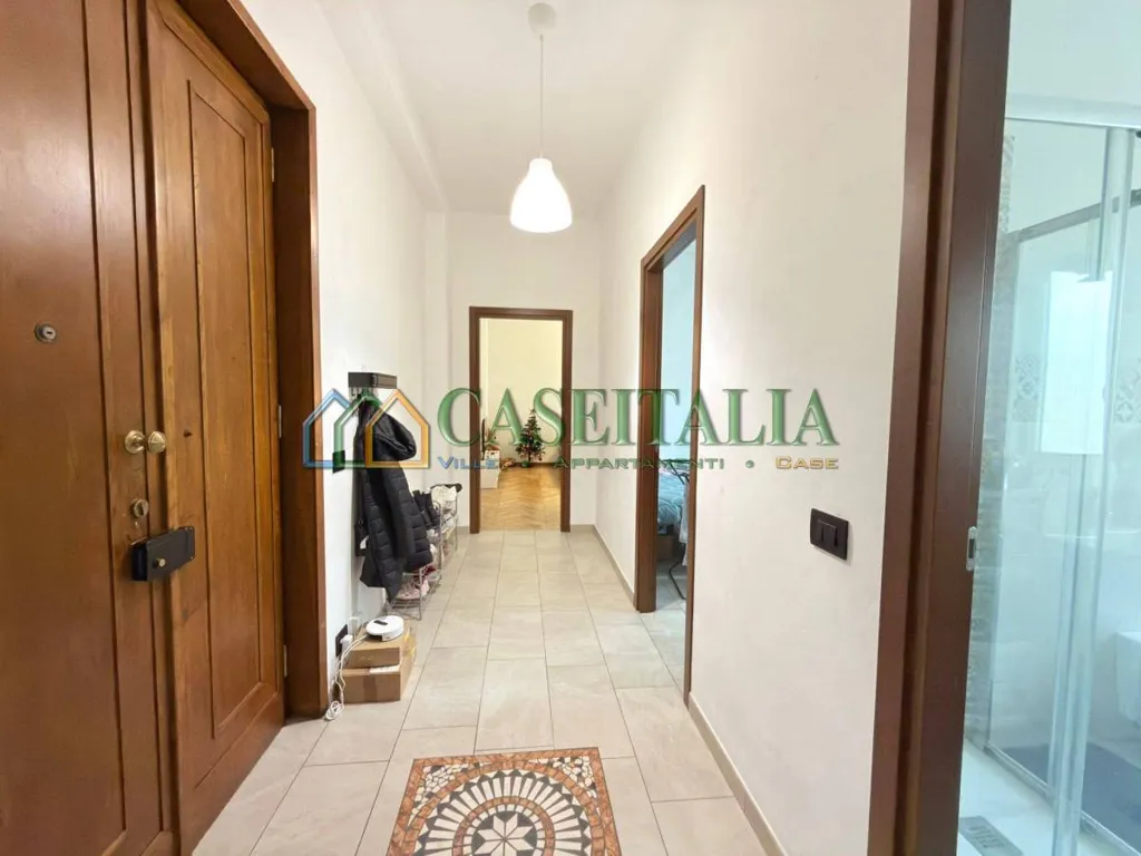 Entrée - Rustic-Style Flat with Balcony in Ivrea