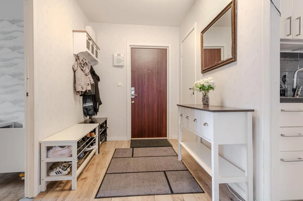 Ingresso - Terraced House with Glazed Balcony in Central Location