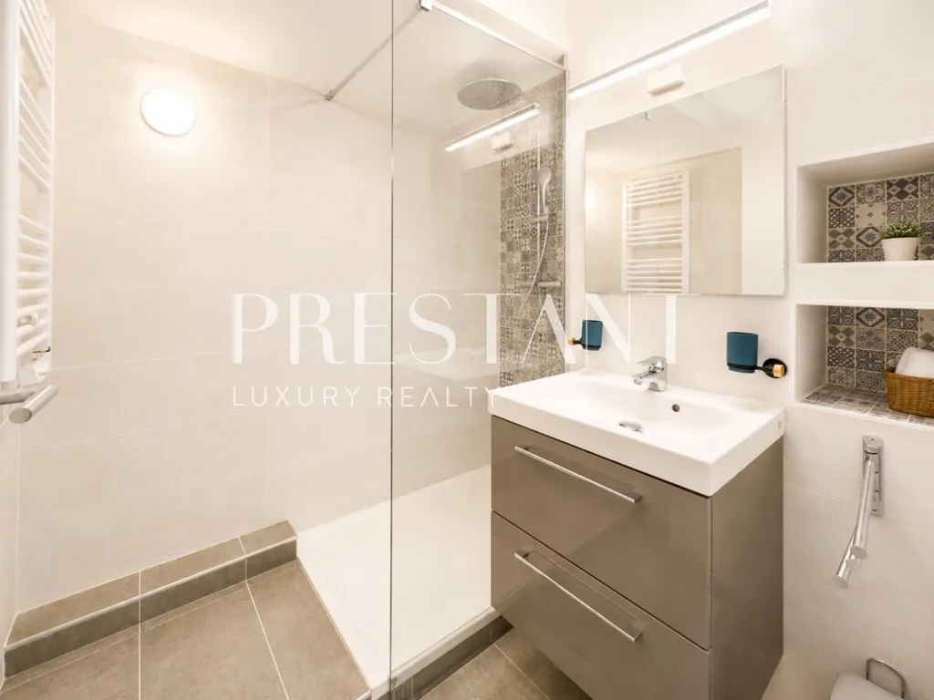 Salles de bain - Duplex Lumineux avec Terrasse à Biarritz
