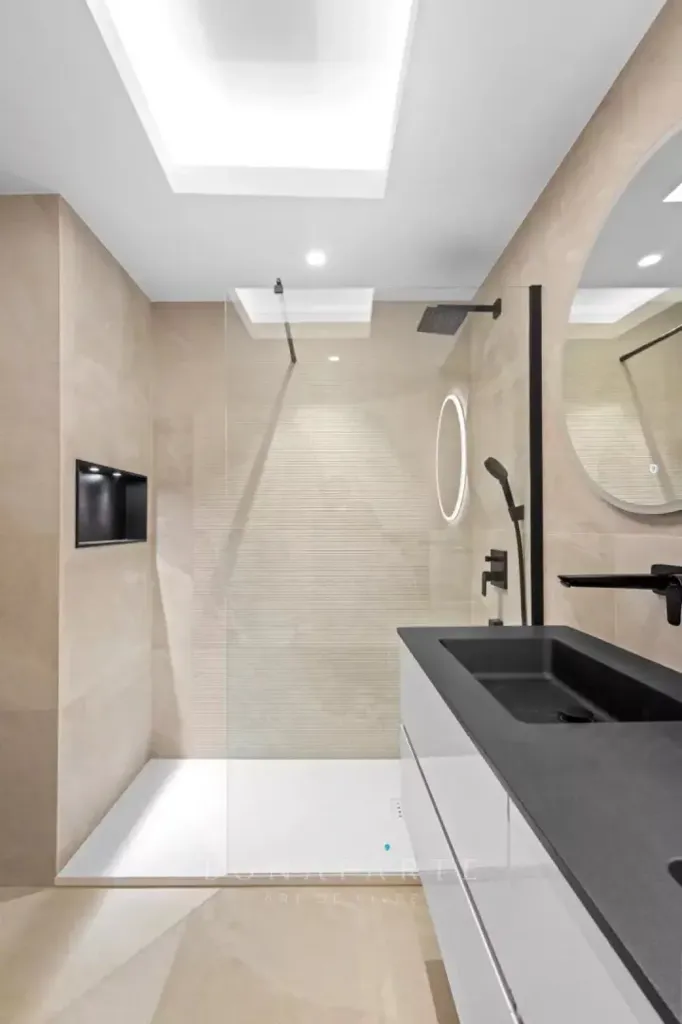 Salles de bain - Appartement Rénové avec Vue Panoramique à Cannes
