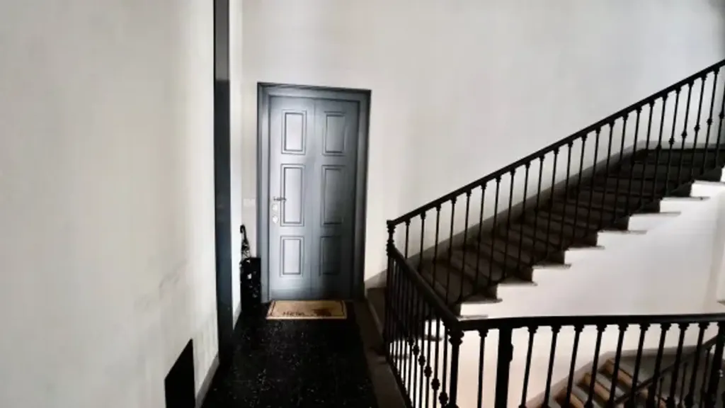 Pièces - Modernised Studio with Balcony in Milan