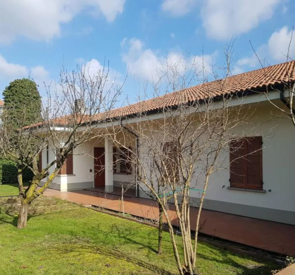 Exterior - Significant Villa with Garden in Guastalla