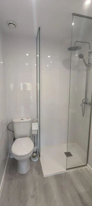 Bathrooms - Studio with Air Conditioning in Majadahonda Centre