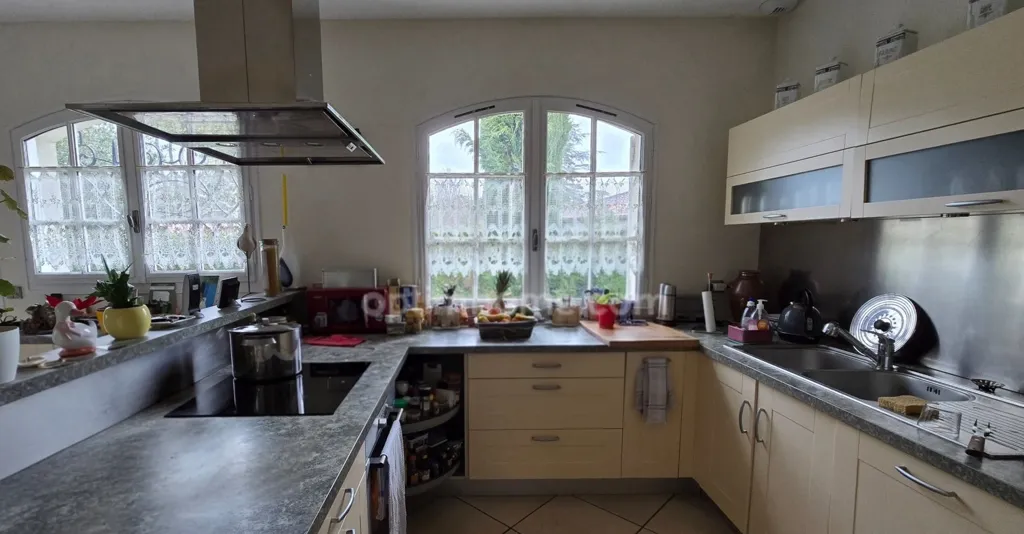 Cucina - Spacious House with Garden in Cestas