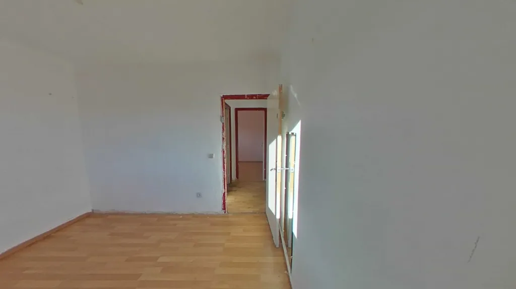 Pièces - Flat with Parquet Floors in Badalona