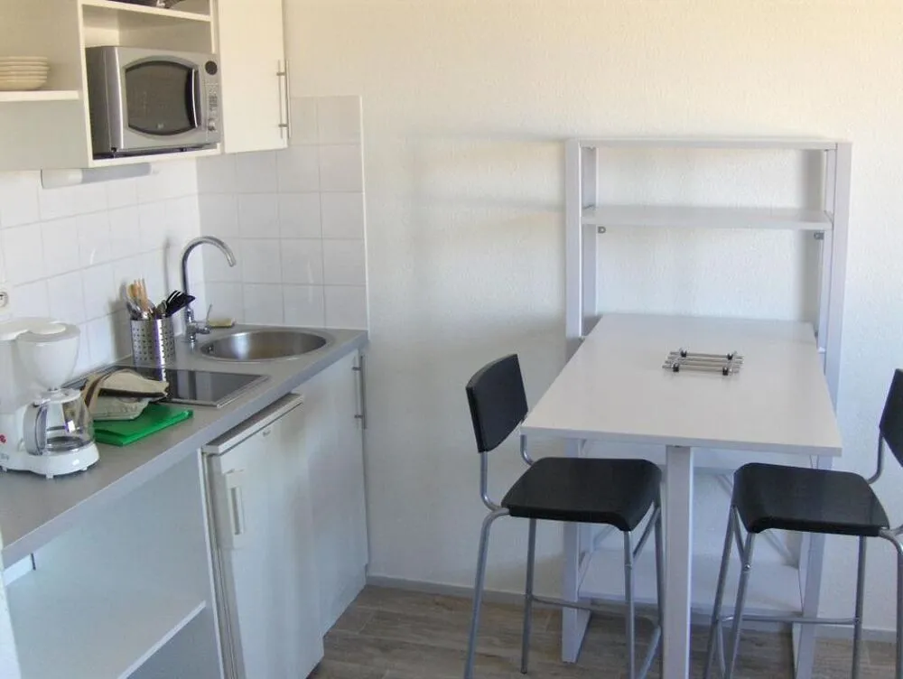 Cuisine - Studio Meublé avec Ascenseur à Tours