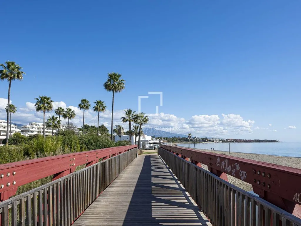 Beachfront Apartment with Garden in Estepona