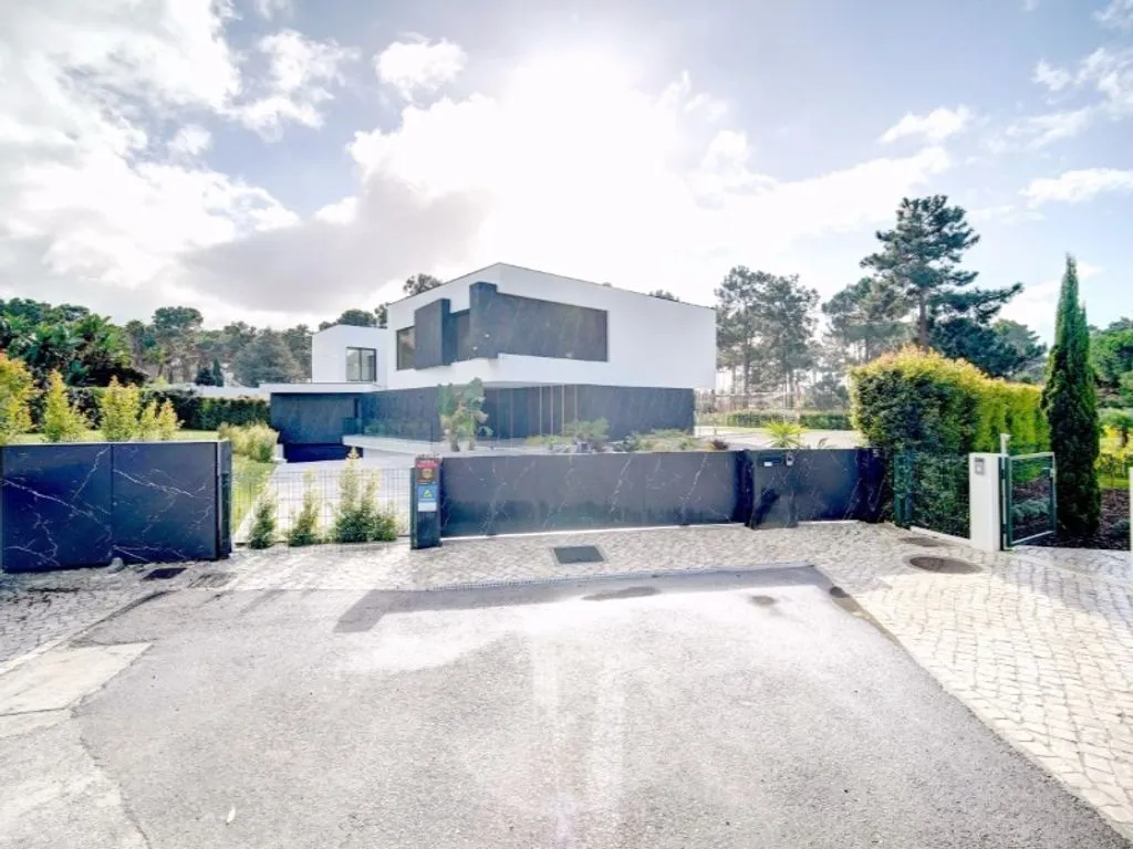 Välivaade - Contemporary Villa with Golf View in Almada