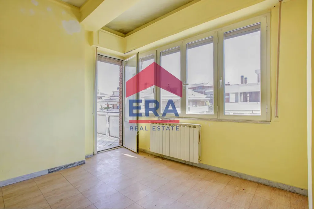 Pièces - Apartment to Renovate in Central Pomezia
