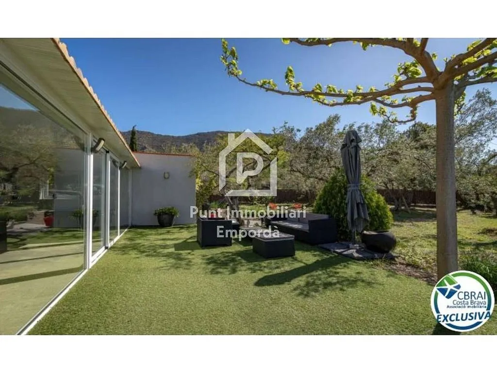 Giardino - Chalet with Pool in Palau-Saverdera