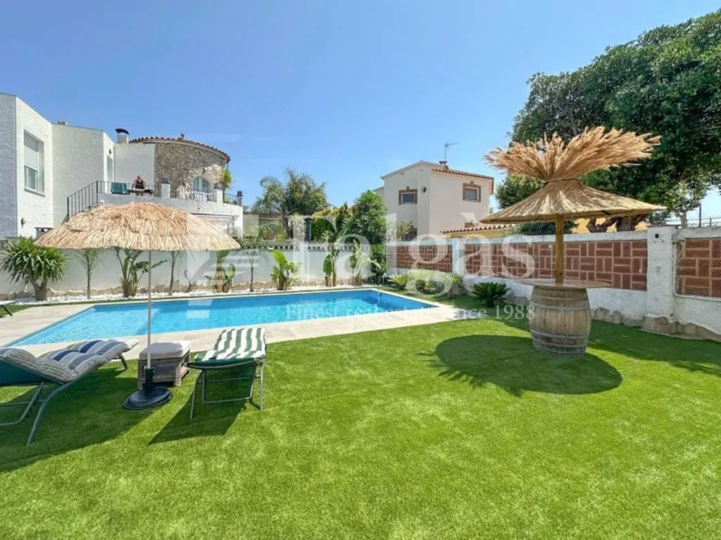 Piscine - Luxury House with Pool in Empuriabrava
