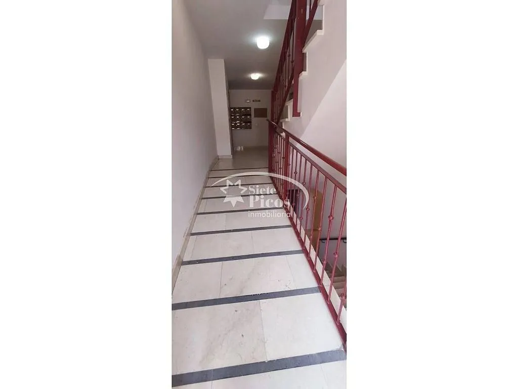 Pièces - 1-Bedroom Apartment with Private Patio in Espirdo