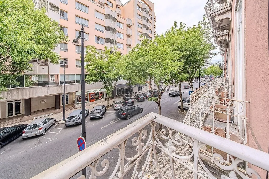 Rõdu - Lisbon Condo with Terrace and Garden