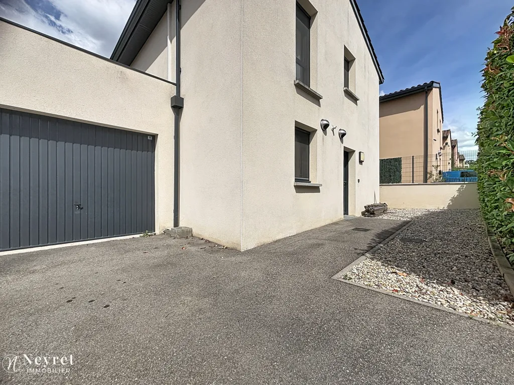 Välivaade - Contemporary House with Pool in Communay