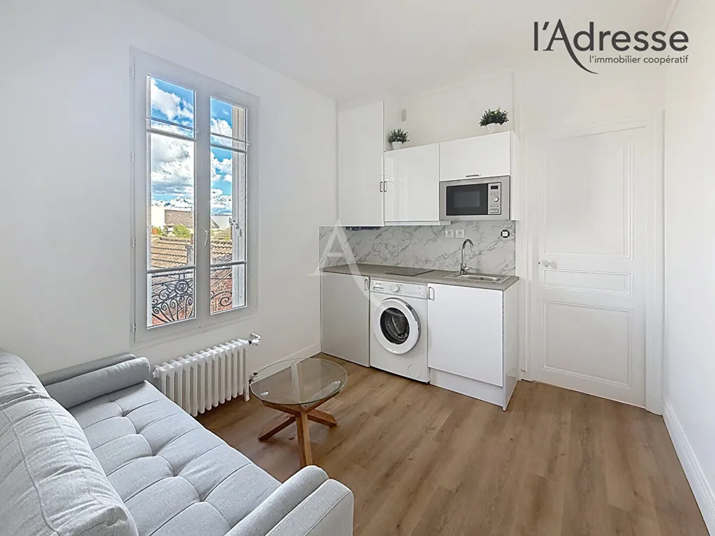 Refurbished Studio with Balcony in Suresnes