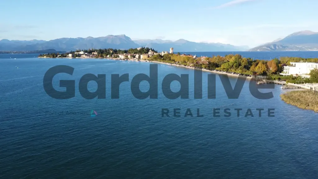 Lakefront Bilocale with Garden in Sirmione