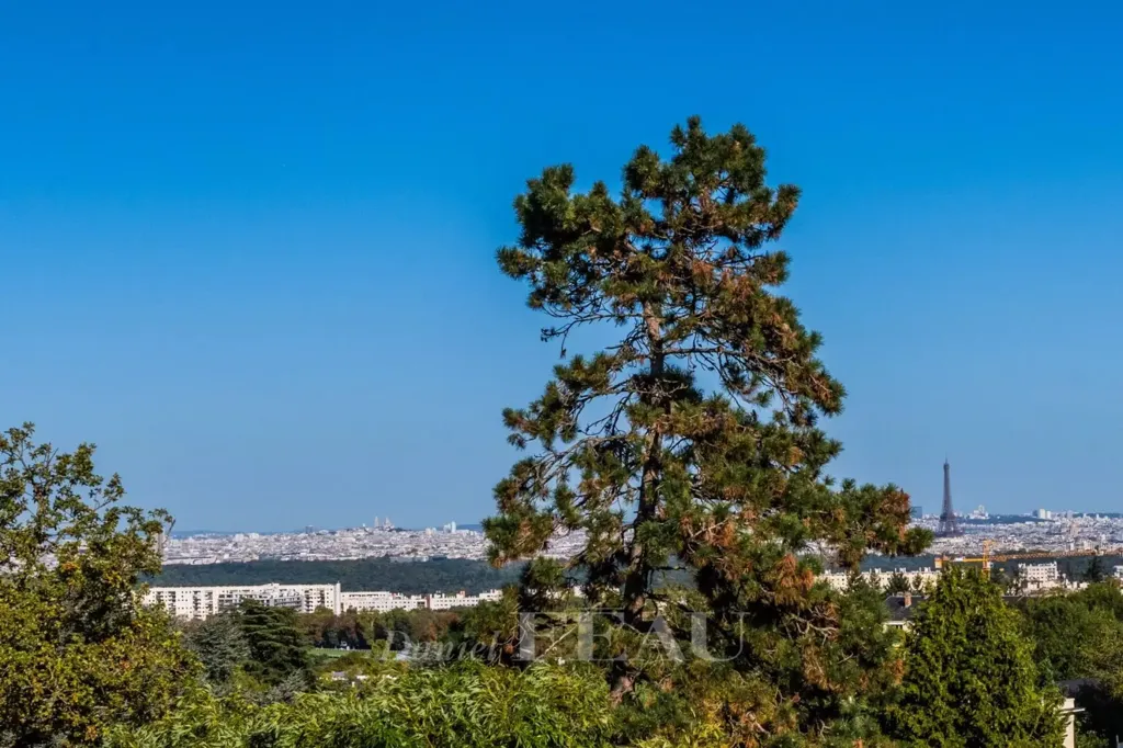4-Bed Apartment near Saint-Cloud Golf Course