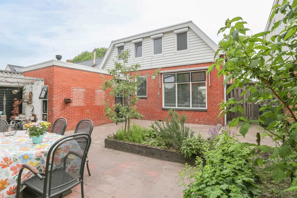 Terrazza - Characterful Detached House with Garden in Buitenpost
