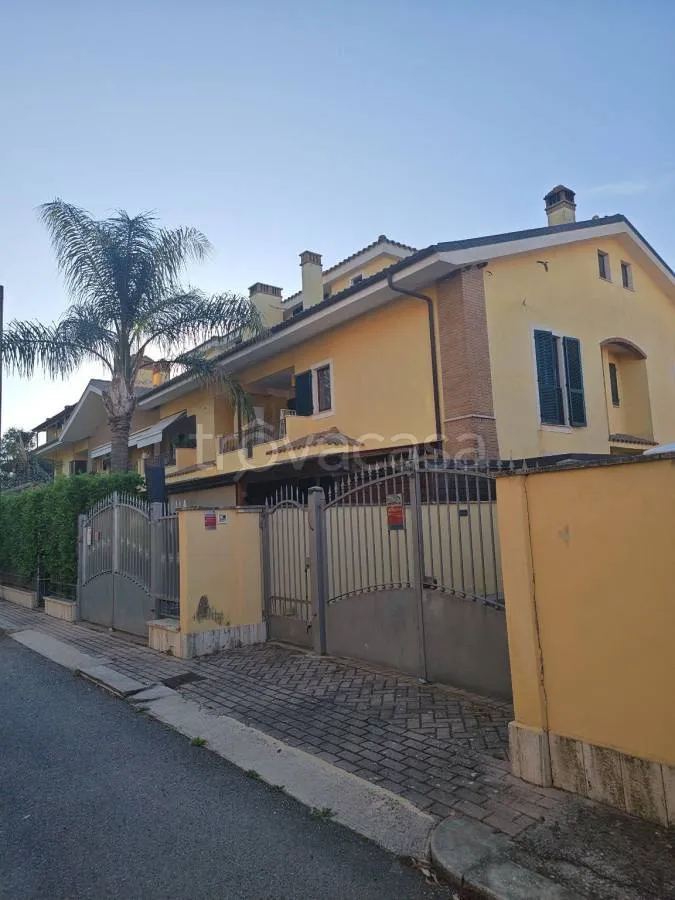 Esterno - Two-Level Apartment with Balcony in Borgo Santa Maria