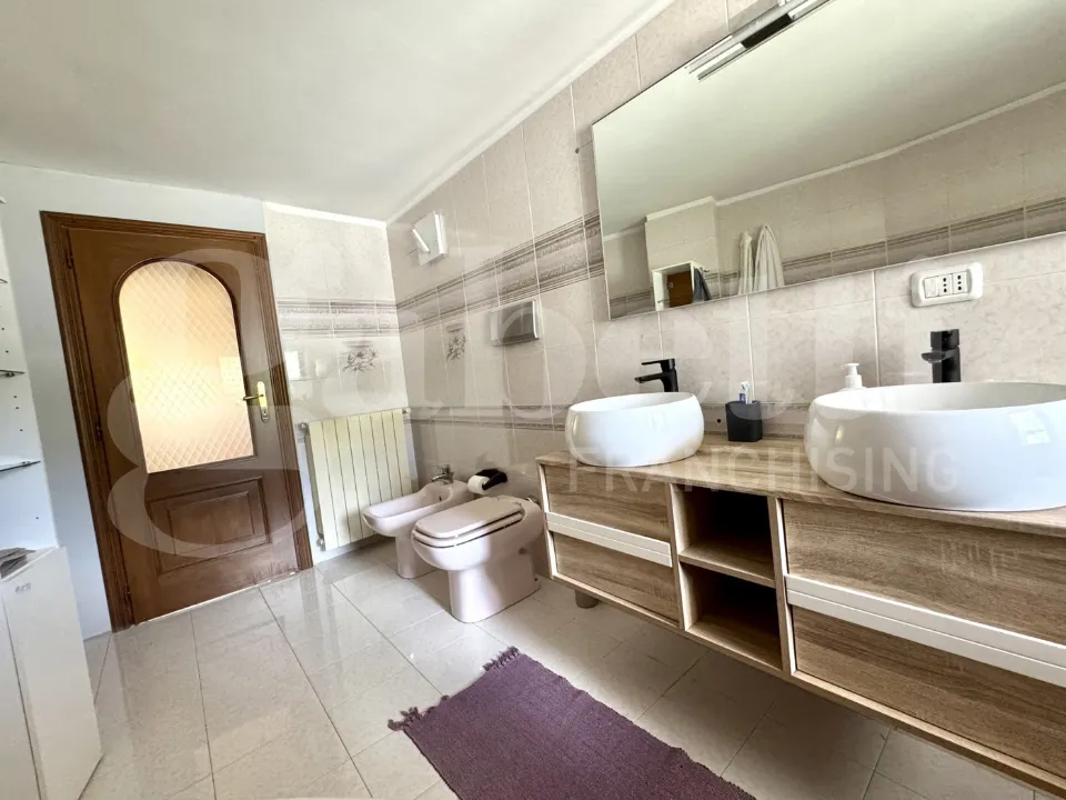 Bathrooms - Rustic House with Garden in Giaveno