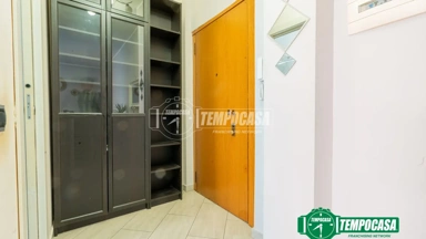 Esik - Rusticated Apartment with Balcony in Milan
