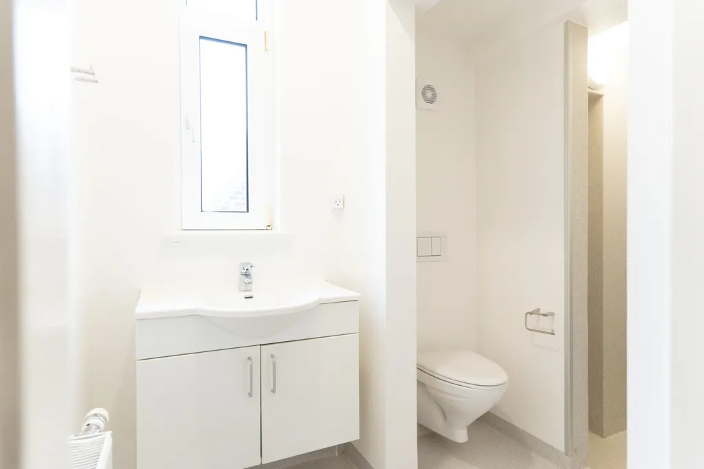 Salles de bain - Renovated Apartment with Two Balconies in Grenaa