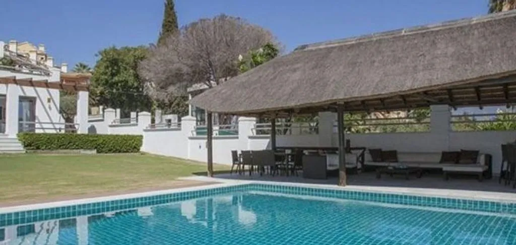 Piscine - Contemporary Villa with Hot-Tub in Marbella